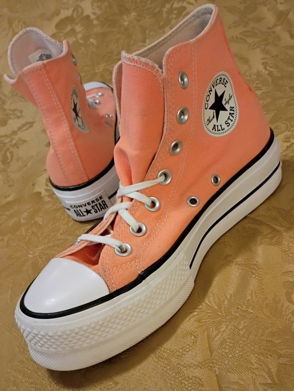 CONVERSE  Platform Chuck Taylor All Star High Top - Peach Women's 6.5 Men's 4.5